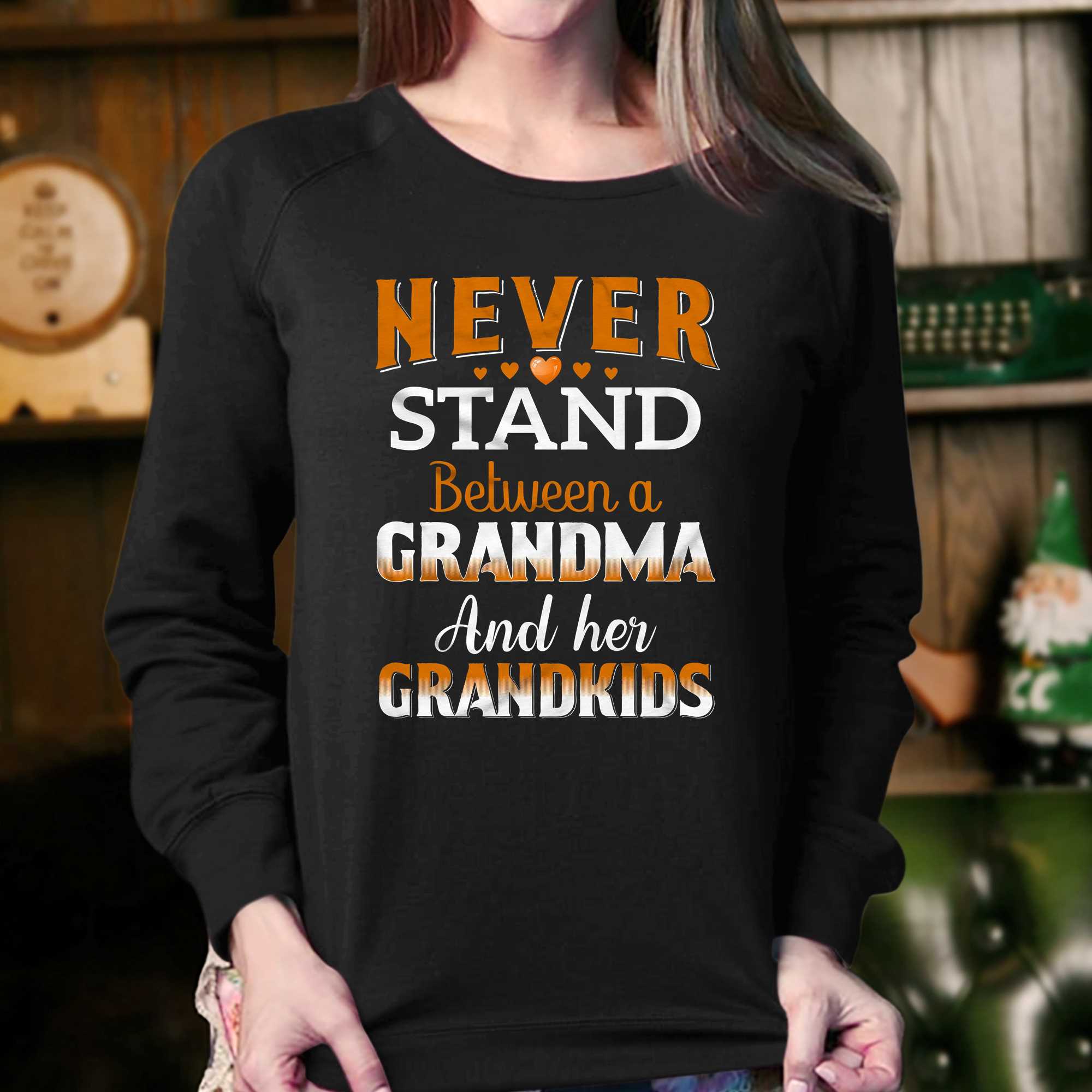 Never Stand Between A Grandma And Her Grandkids T-shirt 